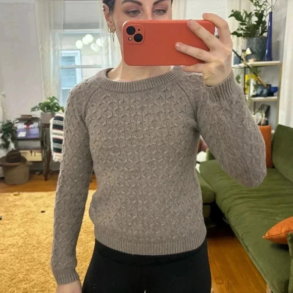 Old Navy Crew Neck Cable Knit Long Sleeve Pullover Sweater Sz XS - Picture 11 of 11